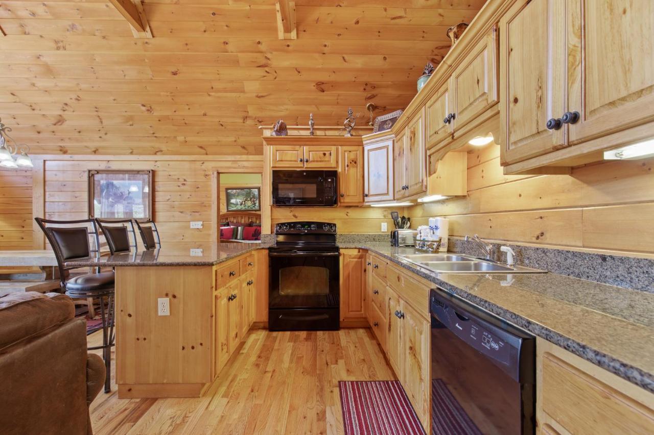 Above The Clouds, 4 Bedrooms, Pool Access, Private, Gaming, Sleeps 16 Gatlinburg Eksteriør billede