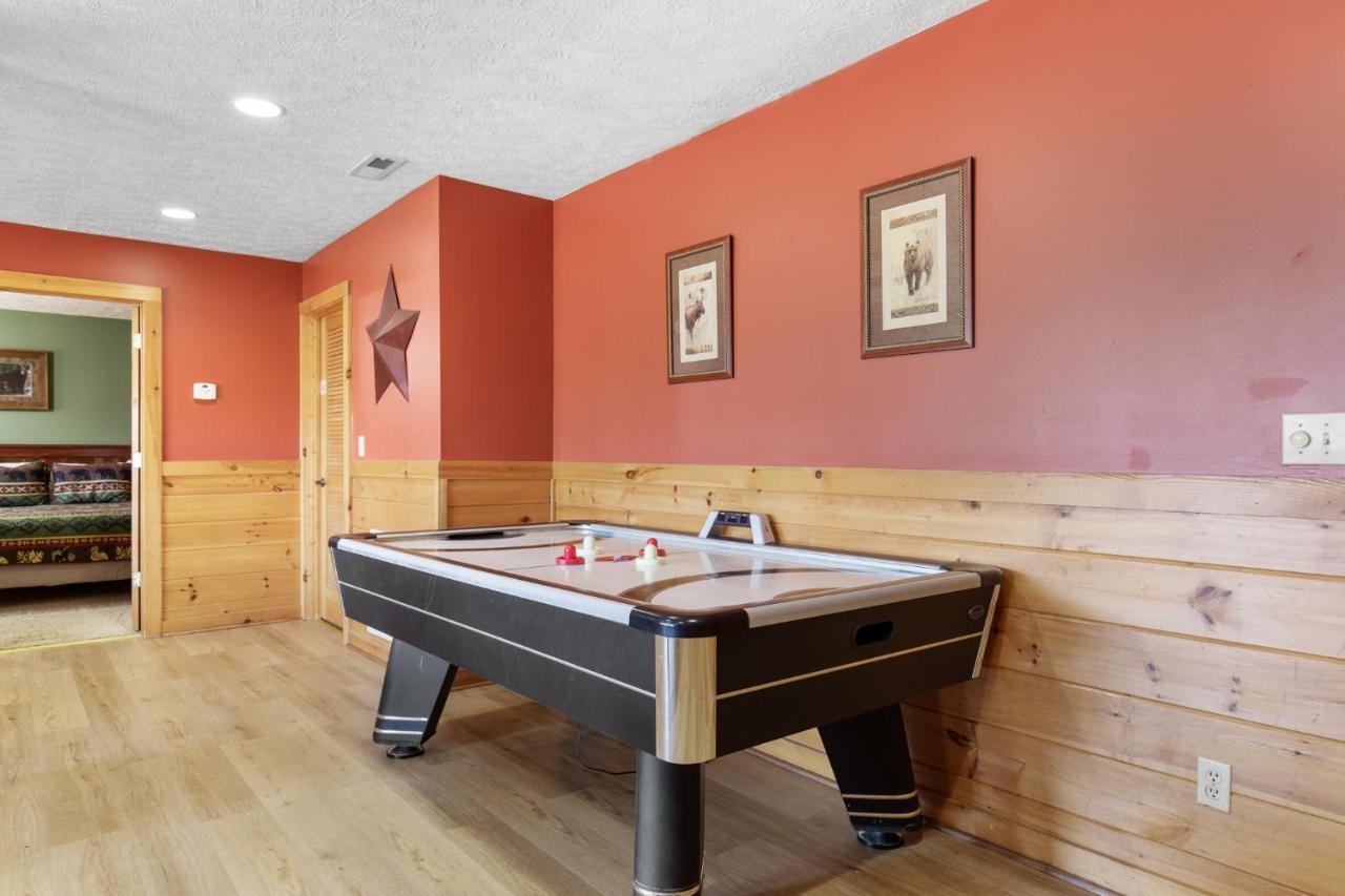Above The Clouds, 4 Bedrooms, Pool Access, Private, Gaming, Sleeps 16 Gatlinburg Eksteriør billede