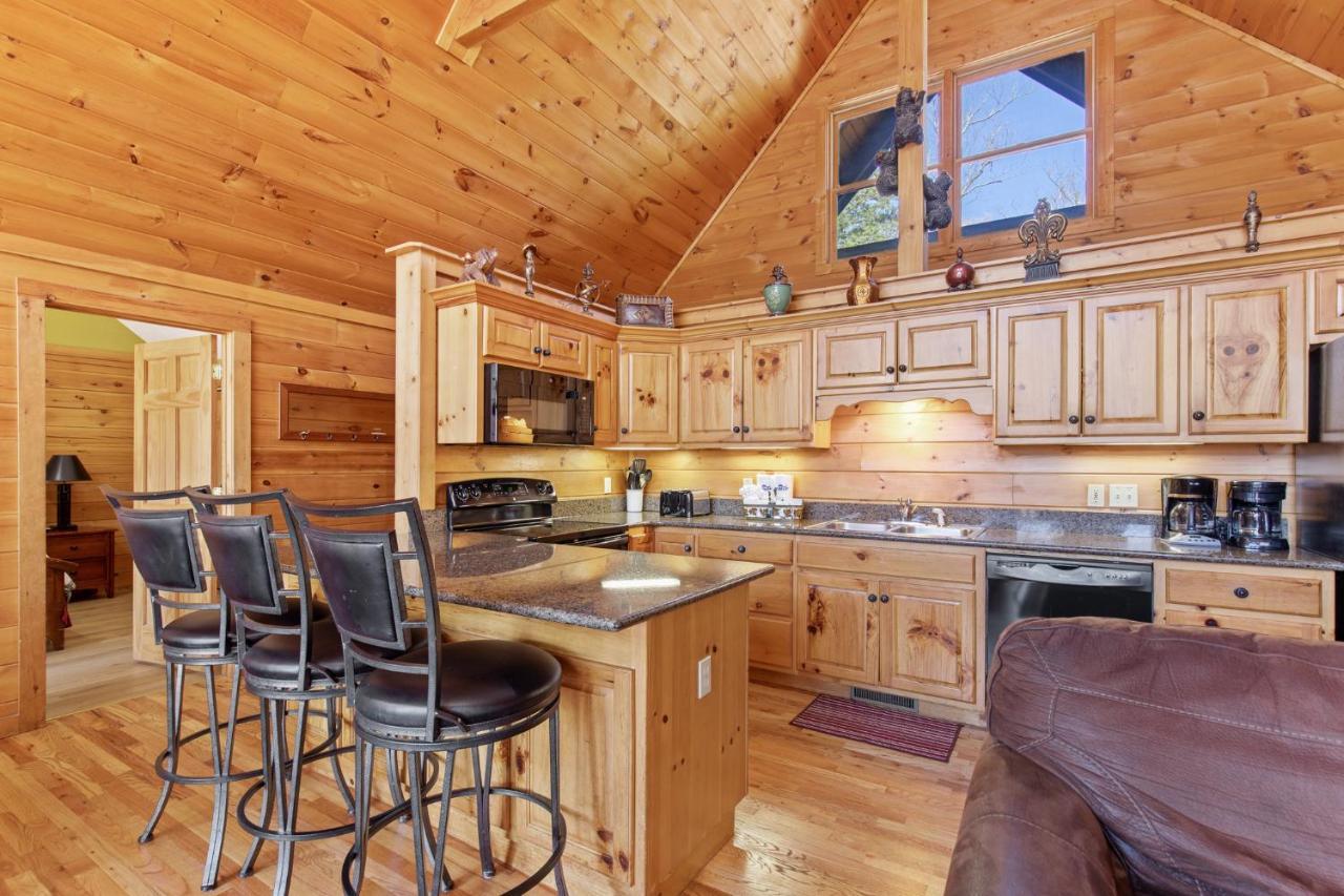Above The Clouds, 4 Bedrooms, Pool Access, Private, Gaming, Sleeps 16 Gatlinburg Eksteriør billede